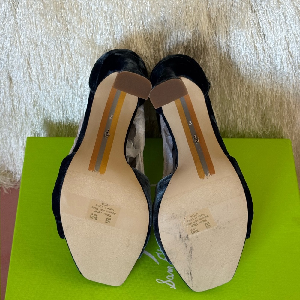 Brand New in Box. SAM EDELMAN Blue Velvet Heels w/Knot Detail. GORGEOUS. Size 8 - Picture 7 of 9